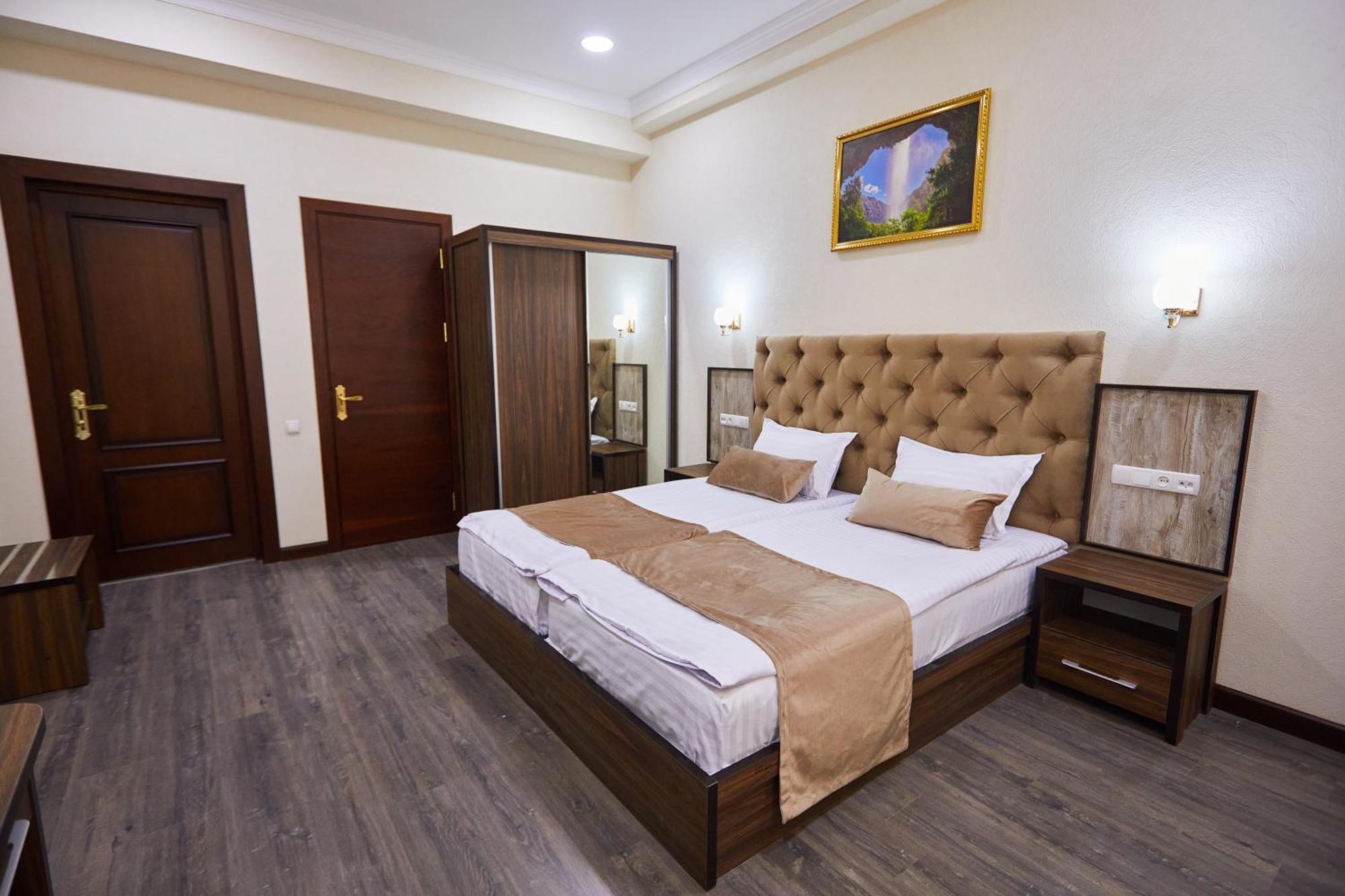 Hotel Grand Art Tashkent Esterno foto